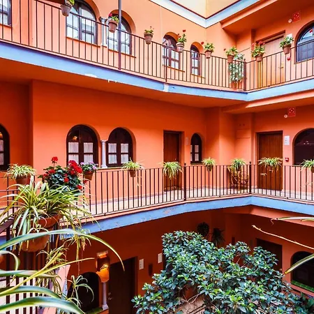 Patio De La Alameda Sewilla