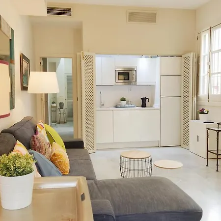 Homeyseville-bright At Santa Cruz 4 Pax, Parking Optional Apartment