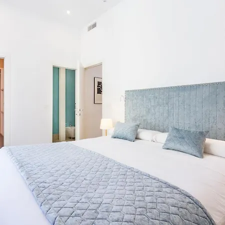 Hébergement de vacances Espectacular Casa De 6 Dormitorios, 7 Banos Y 2 Terrazas