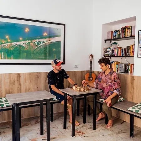 Triana Backpackers