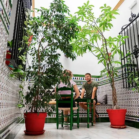 Triana Backpackers Hostel *