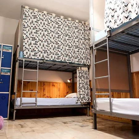 Triana Backpackers Hostel *