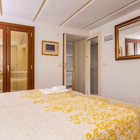 Luxury & Elegant Duplex In Center Apartamento