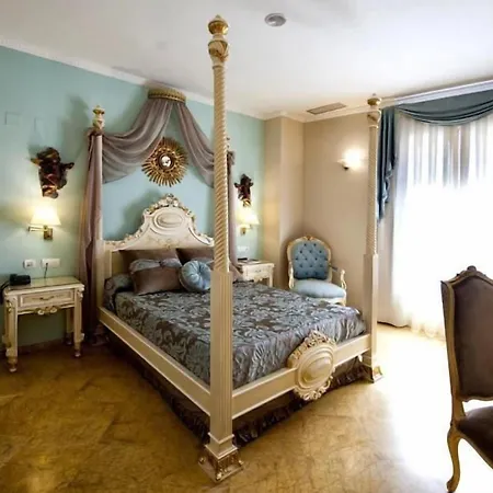 Adriano Boutique Hotel 3*