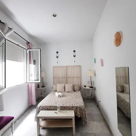 Budget Downtown Apartment *