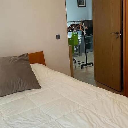 Apartament Cosy With Shared Balcony *