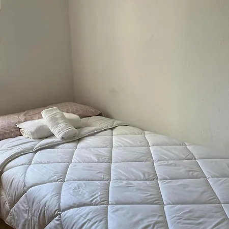 Cosy With Shared Balcony Apartament *