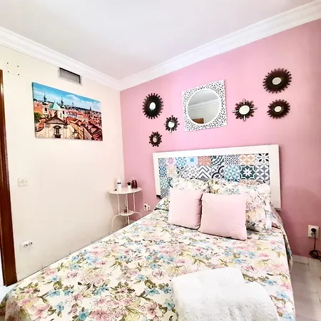 Budget And Cute With Balcony Center Séville