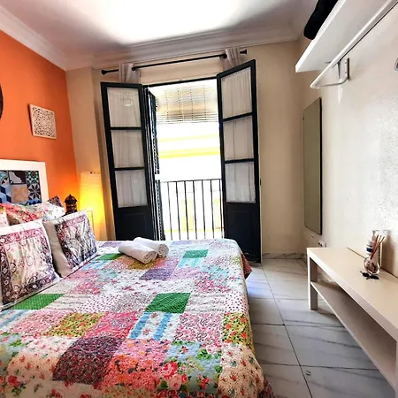 Budget And Cute With Balcony Center * Séville