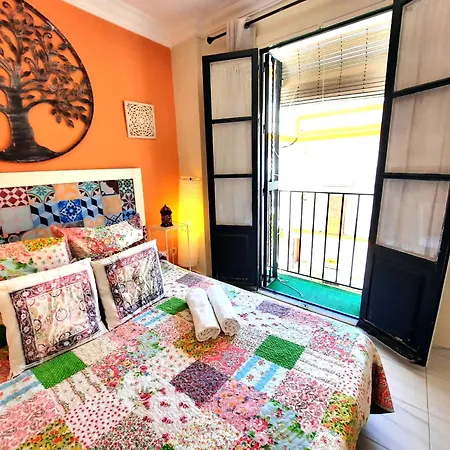 Budget And Cute With Balcony Center Appartement