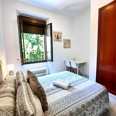 Budget Downtown Apartment *