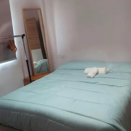 Cosy With Shared Balcony Apartament *