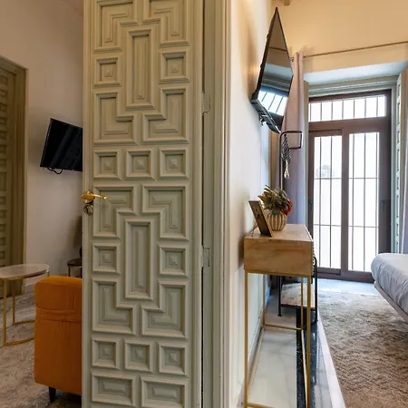 Arco De La Seda - Boutique