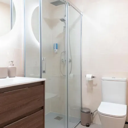 Downtown 3 Bedrooms, 2 Bathrooms, Wifi Apartment