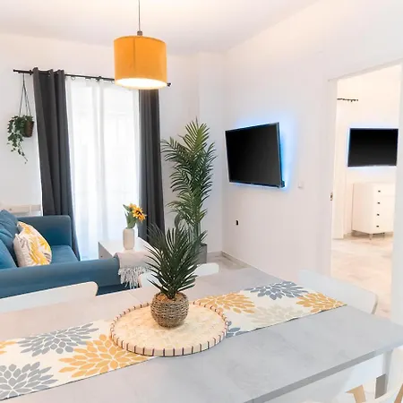 Downtown 3 Bedrooms, 2 Bathrooms, Wifi Apartment