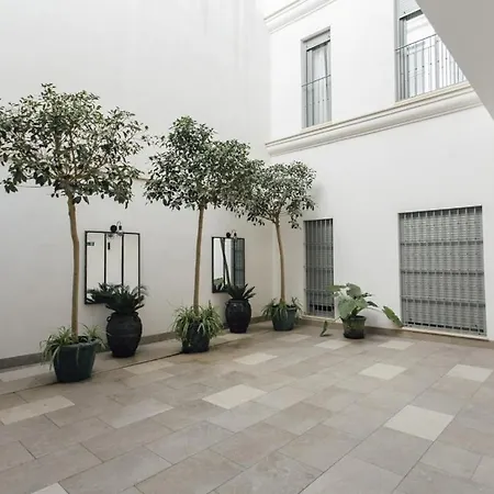 Modern With Seasonal Swimming Pool- 1bd 1bth- Goyeneta Apartment