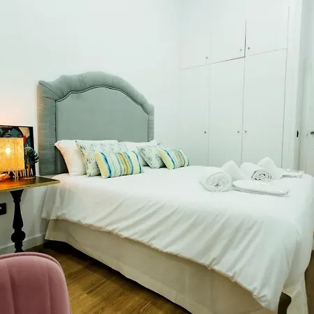 Apartment Modern With Seasonal Swimming Pool- 1bd 1bth- Goyeneta *