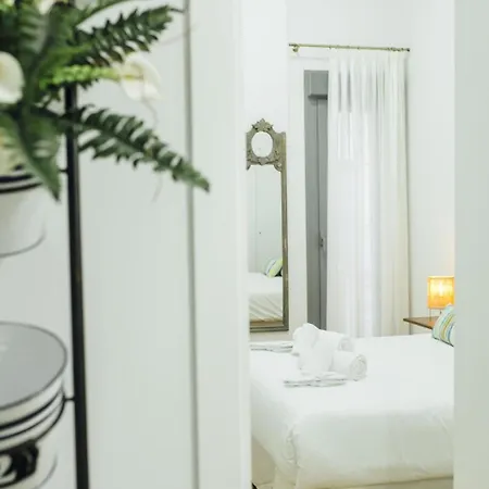 Modern With Seasonal Swimming Pool- 1bd 1bth- Goyeneta Seville