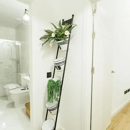 Modern With Seasonal Swimming Pool- 1bd 1bth- Goyeneta * Seville