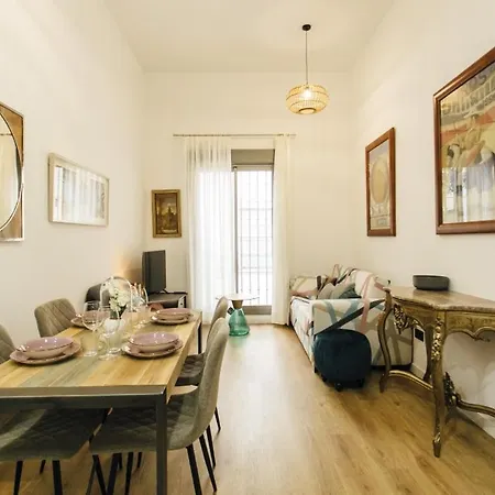 Modern With Seasonal Swimming Pool- 1bd 1bth- Goyeneta Apartment