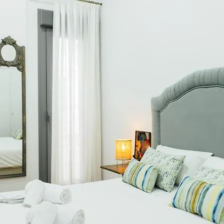 Modern With Seasonal Swimming Pool- 1bd 1bth- Goyeneta