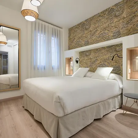 Apartment Eleven Real De La Carreteria, By Homing U