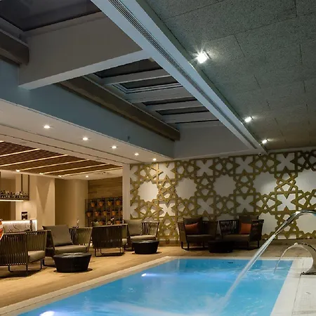 Catalonia Giralda Hotel 4*