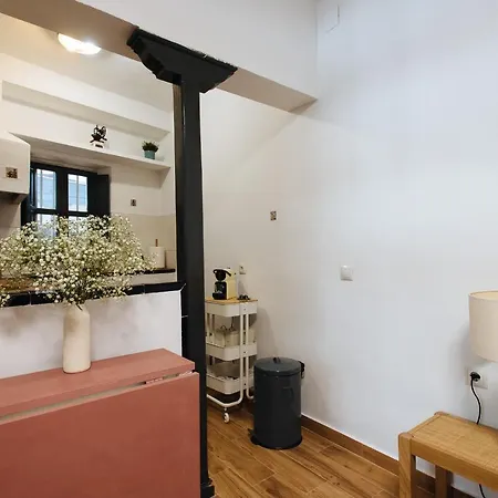 Aitana's Retreat With Charming Garden Διαμέρισμα