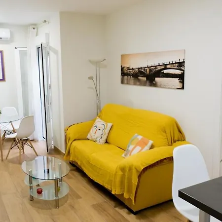 Rentalsevilla Pasaje Ateneo Apartment