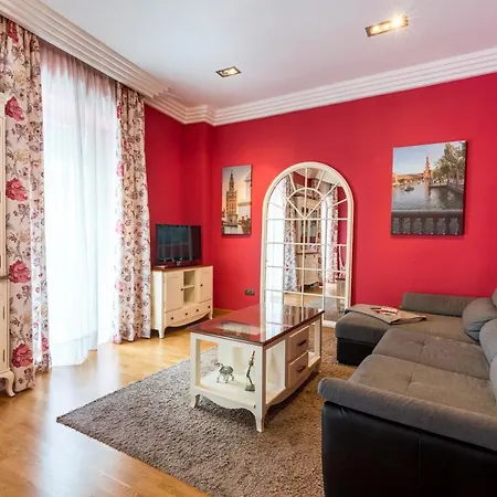 Conde Collection Gran Poder Seville