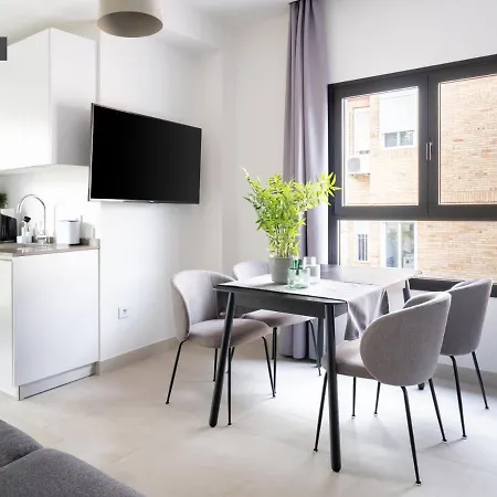 Limehome Calle Torcuato Luca De Tena - Digital Access 3* סביליה