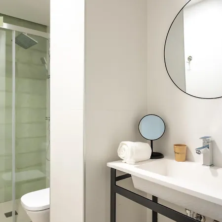 Limehome Calle Torcuato Luca De Tena - Digital Access 3* סביליה