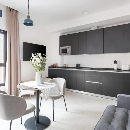 Limehome Calle Torcuato Luca De Tena - Digital Access מלון דירות