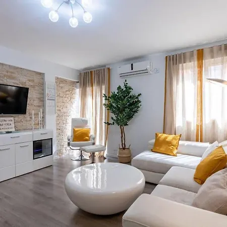 Triana Maestro Deluxe By Valcambre