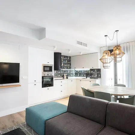 Eleven Real De La Carreteria, By Homing U Apartment