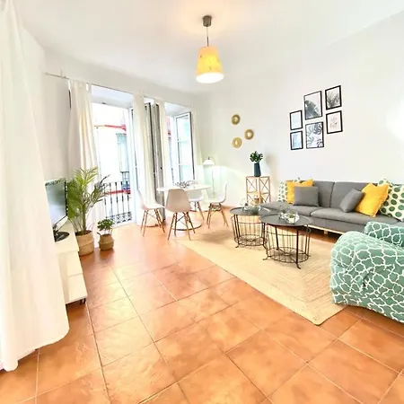 Superb In Downtown Of ,parking Optional, !! Appartement *