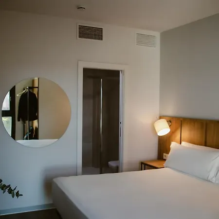 호텔 Petit Palace Vargas 2*