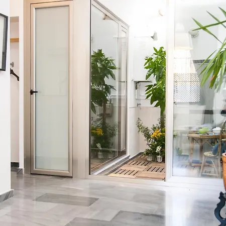 Beautiful Silent Private Parking Apartment