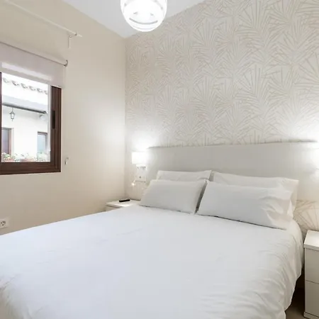 Apartment Lumbreras Host *