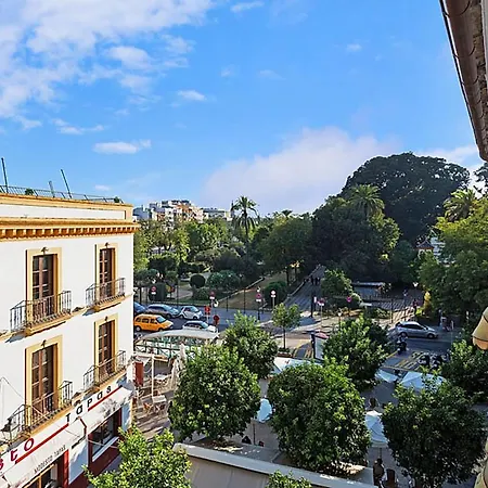 Palacio Del Siglo Xvii Frente A Jardines De Murillo * Siviglia