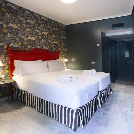 Petit Palace Puerta De Triana Hotel