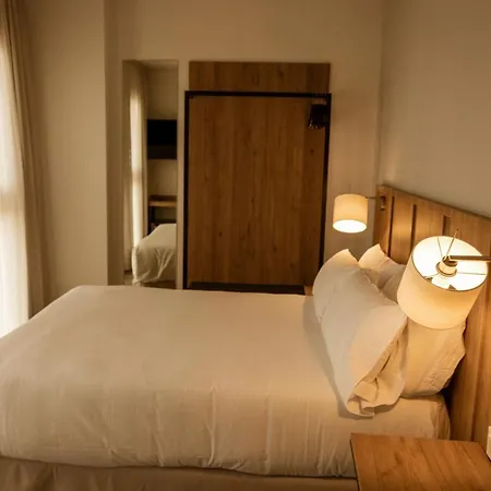 호텔 Petit Palace Vargas 2*
