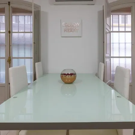 Reservaloen Plaza Del Salvador Apartment
