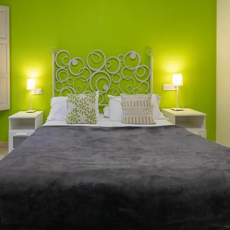Reservaloen Plaza Del Salvador Apartment *