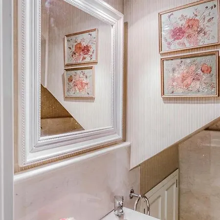 Fam Sevillian Townhouse *