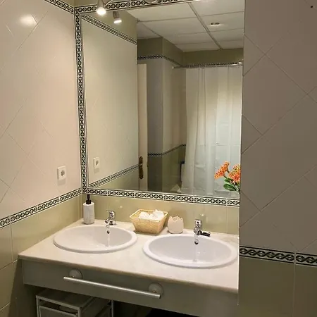 Very Apartament. Center. Private Parking Apartment
