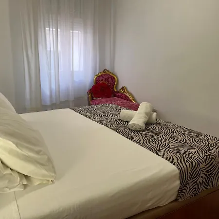 Apartment Very Apartament. Center. Private Parking