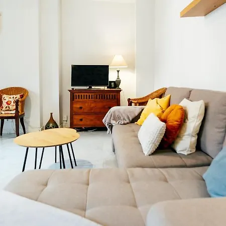 Chic By The Cathedral Apartment