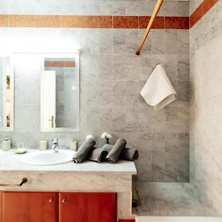 Chic By The Cathedral Apartment Seville