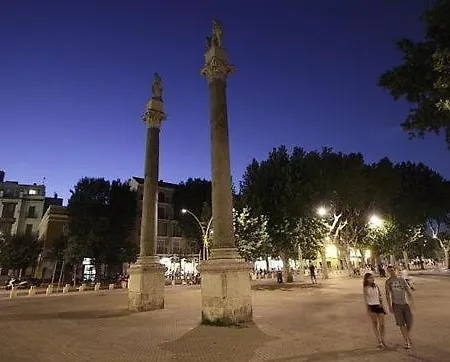 Casa Entera E Independiente Con Parking En Pleno Centro De Sevilha